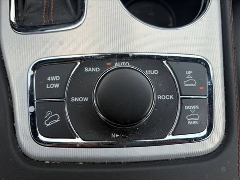 Used 2021 Jeep Grand Cherokee Summit AWD/4WD image 31