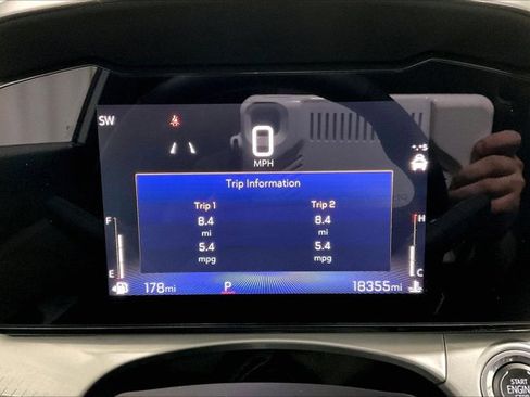 Used 2025 Chevrolet Trax LT w/ LT Convenience Package image 20