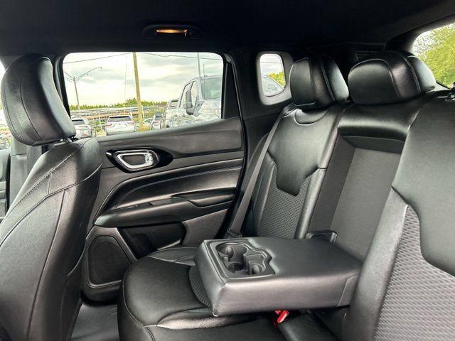 Used 2025 Jeep Compass Latitude w/ Convenience Group AWD/4WD image 18