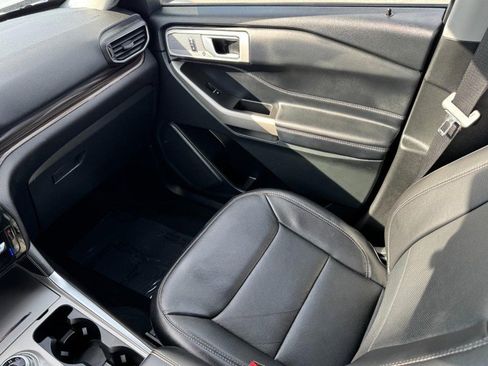 Used 2023 Ford Explorer Limited image 11