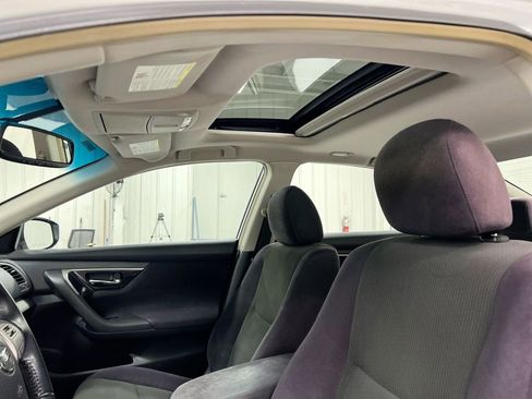 Used 2013 Nissan Altima 3.5 SV FWD image 19