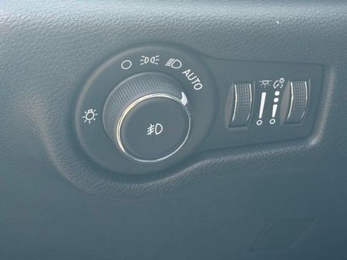 New 2026 Chrysler Pacifica Select image 13