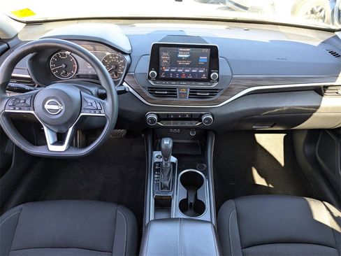 Used 2023 Nissan Altima 2.5 SV image 2