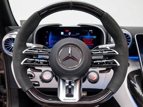 Used 2025 Mercedes-Benz SL 63 AMG 4MATIC image 17