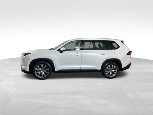 Used 2024 Toyota Grand Highlander AWD image 2