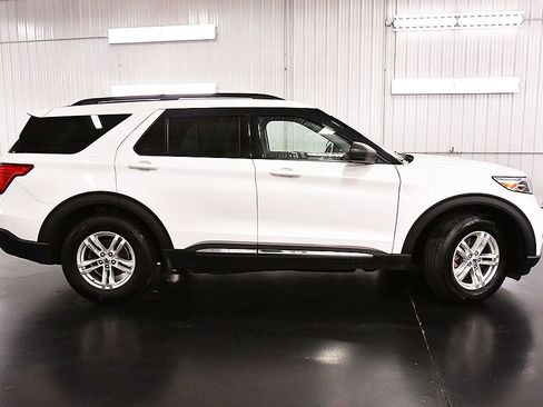 Used 2020 Ford Explorer XLT w/ Equipment Group 202A AWD/4WD image 8