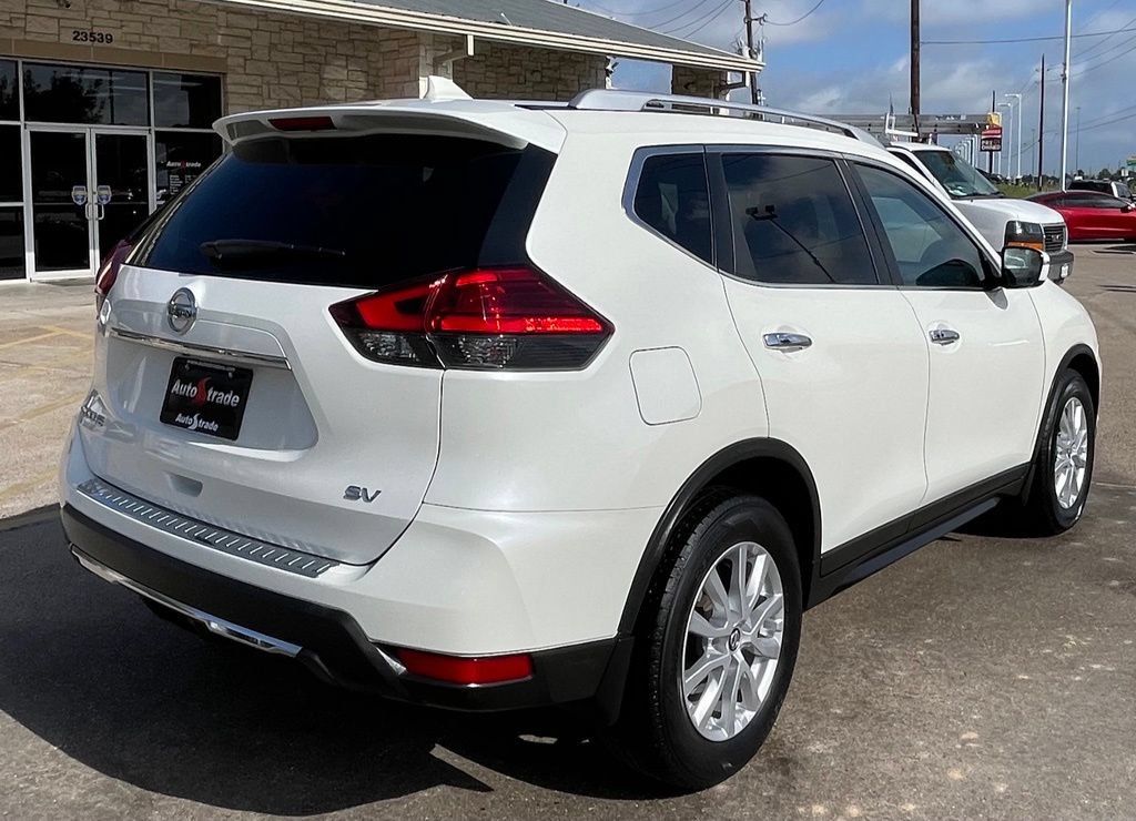 Used 2017 Nissan Rogue SV FWD image 3