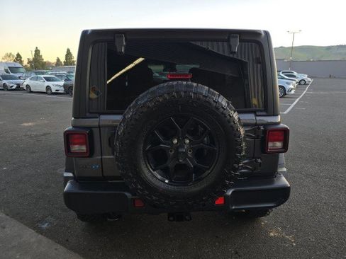 Used 2025 Jeep Wrangler Willys image 4