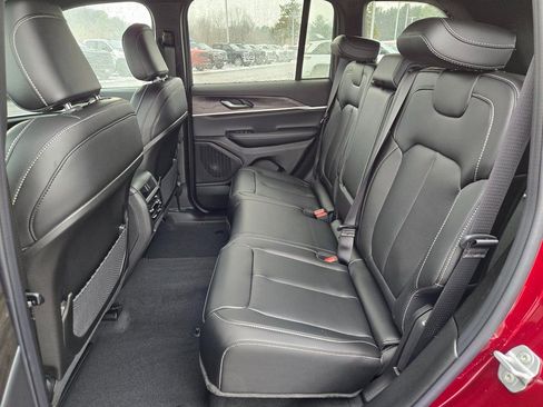 New 2025 Jeep Grand Cherokee Limited w/ Black Appearance Package image 11