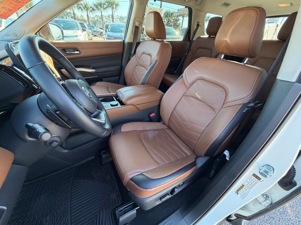 Used 2024 Nissan Pathfinder Platinum AWD/4WD image 12