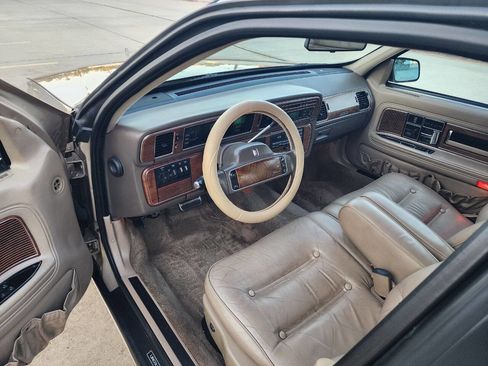 Used 1988 Lincoln Continental Signature image 28