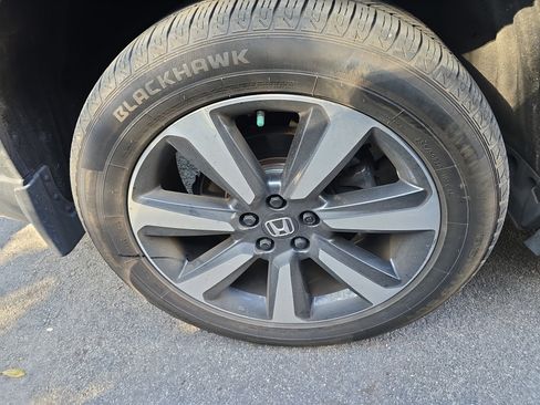 Used 2023 Honda Pilot Touring image 9