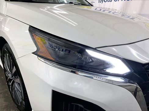 Used 2023 Nissan Altima 2.5 SV FWD image 32