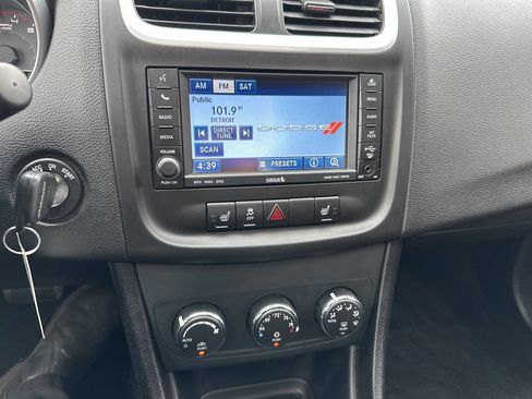 Used 2011 Dodge Avenger Heat FWD image 17