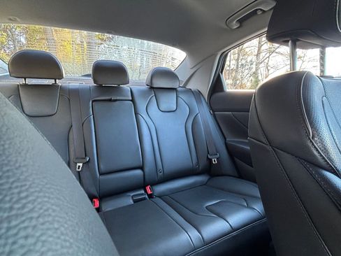 Used 2025 Hyundai Elantra Limited image 40