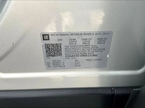 Used 2021 Chevrolet Equinox LT w/ LPO, Cargo Package AWD/4WD image 19