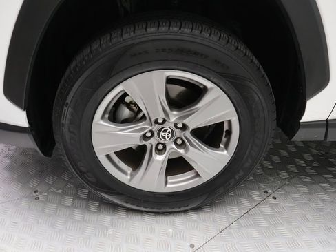 Used 2024 Toyota RAV4 XLE FWD image 4