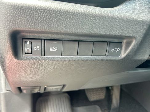 Used 2022 Toyota RAV4 XLE Premium FWD image 14