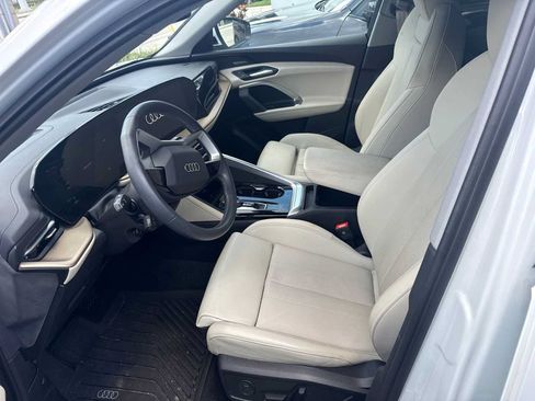 Used 2025 Audi Q5 Premium Plus w/ Premium Plus AWD/4WD image 2