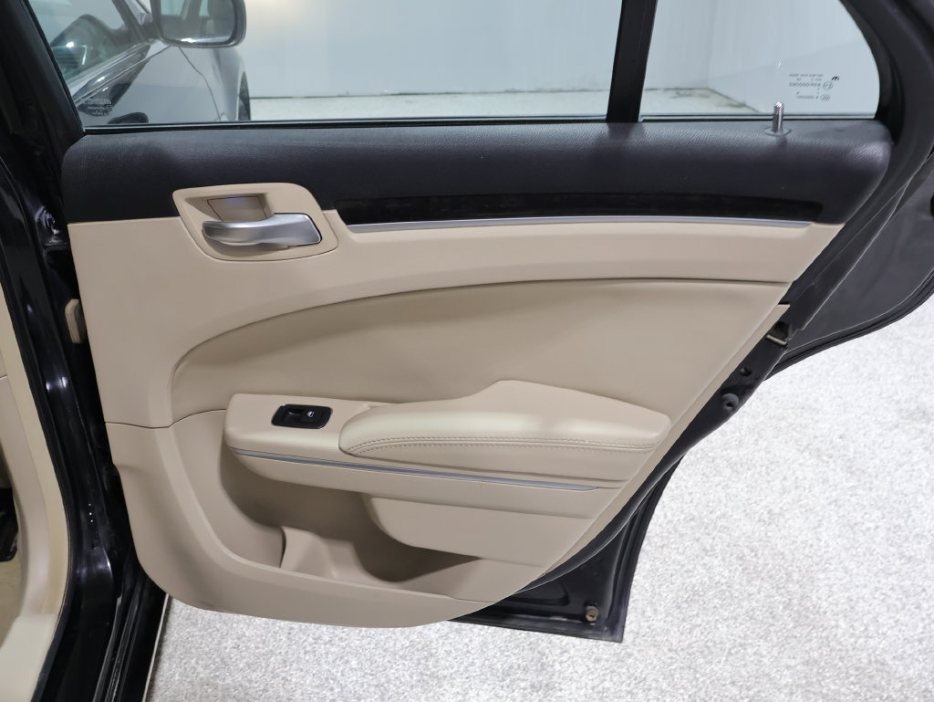 Used 2013 Chrysler 300 AWD w/ Driver Convenience Group image 24