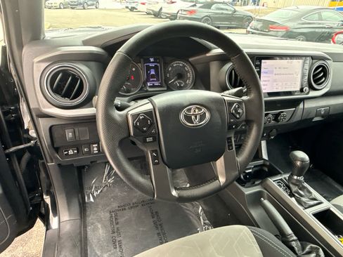 Used 2020 Toyota Tacoma TRD Off-Road w/ Technology Package image 12