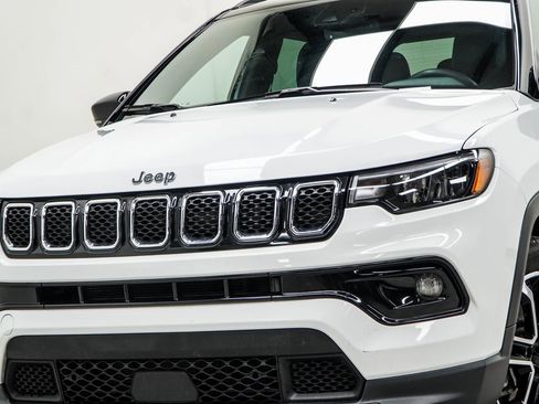 Used 2024 Jeep Compass Limited image 2