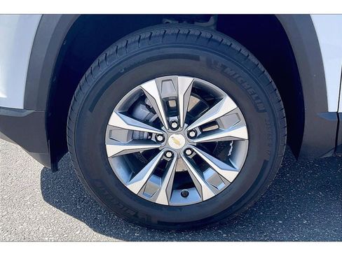 Used 2025 Chevrolet Equinox LT image 8