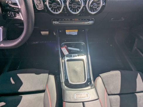 Used 2025 Mercedes-Benz GLA 250 4MATIC image 6