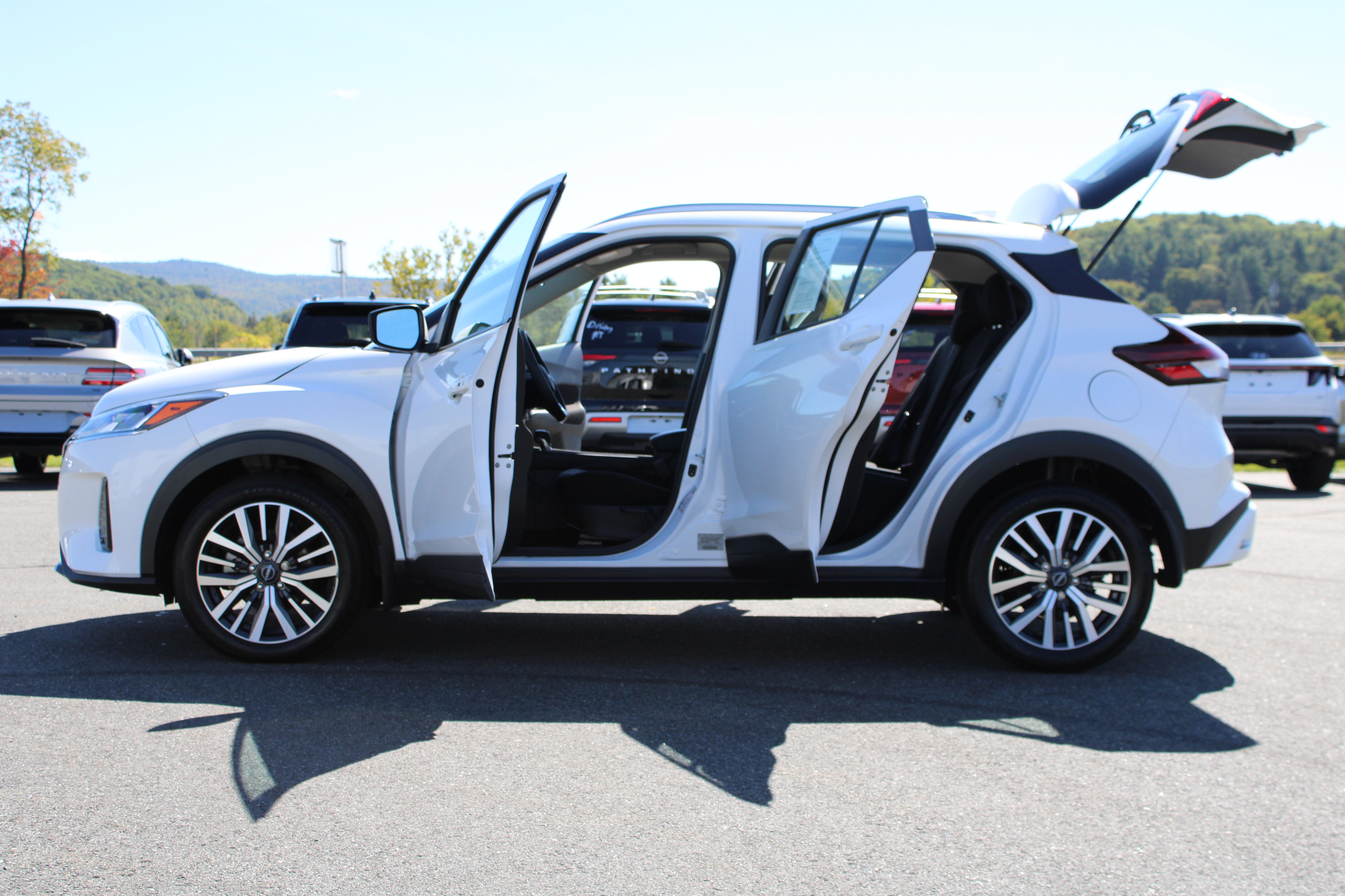 Used 2023 Nissan Kicks SV FWD image 14