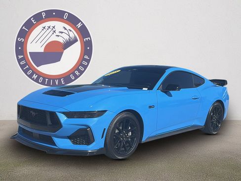 Used 2025 Ford Mustang GT Premium RWD image 2