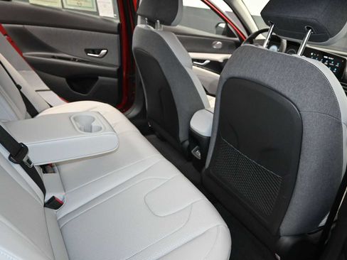 Used 2025 Hyundai Elantra Limited FWD image 28