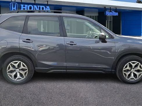 Used 2022 Subaru Forester Premium image 9