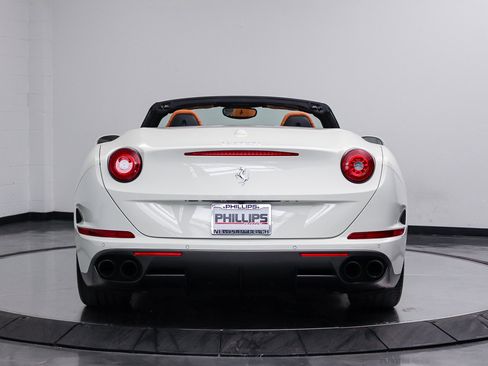 Used 2017 Ferrari California T RWD image 20