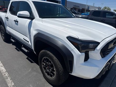 Used 2025 Toyota Tacoma TRD Off-Road AWD/4WD image 26