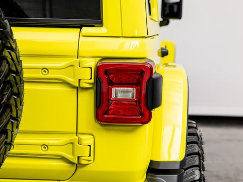 Used 2022 Jeep Wrangler Unlimited Rubicon w/ Trailer Tow Package AWD/4WD image 19