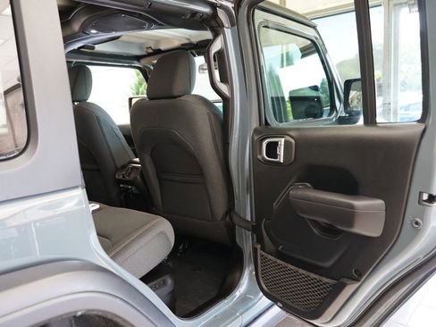 Used 2024 Jeep Wrangler Unlimited AWD/4WD image 47