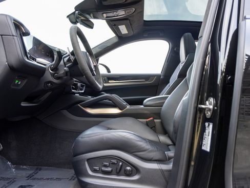 Certified 2025 Porsche Cayenne GTS image 30