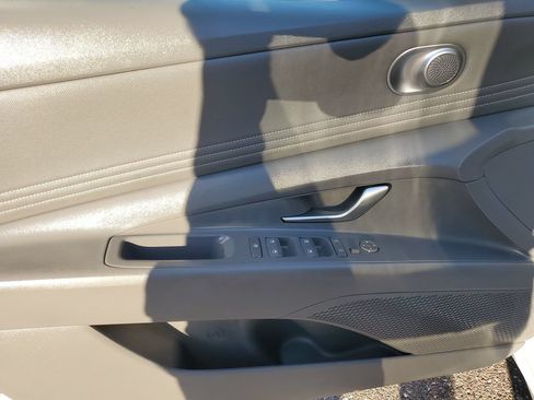 Used 2025 Hyundai Elantra SEL FWD image 16