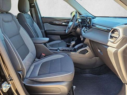 Used 2025 Chevrolet TrailBlazer LT AWD/4WD image 19