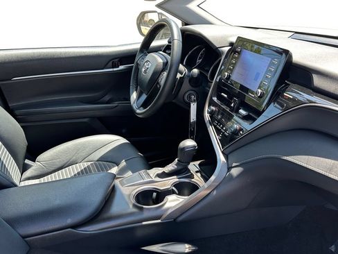Used 2023 Toyota Camry SE FWD image 4