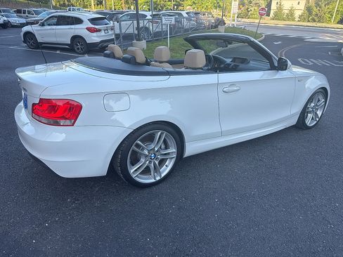 Used 2012 BMW 135i Convertible RWD image 4