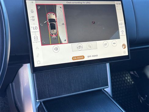 Used 2025 Land Rover Range Rover SE image 23