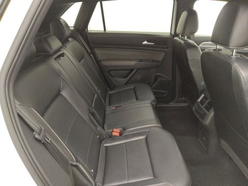 Used 2021 Volkswagen Atlas Cross Sport SE image 19