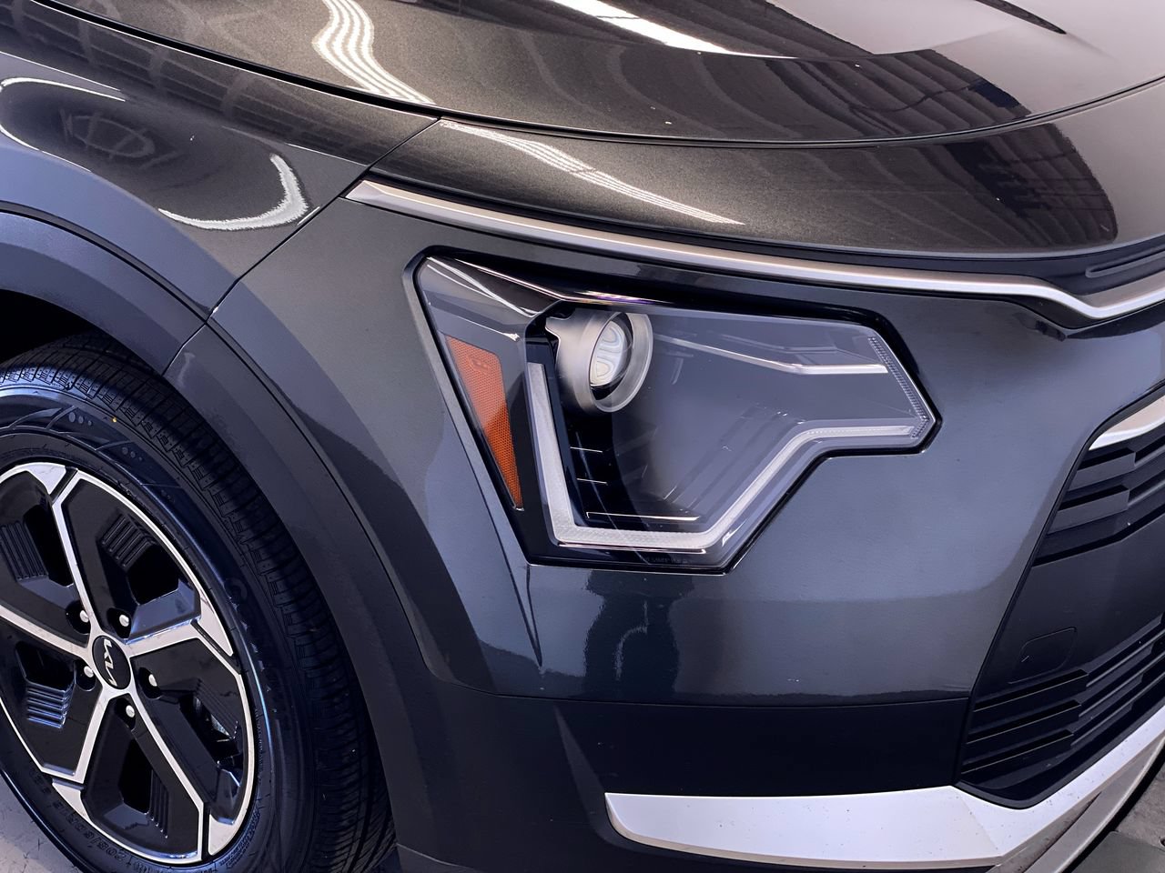 Certified 2025 Kia Niro LX FWD image 11