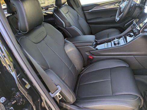 New 2025 Jeep Grand Cherokee L Overland w/ Advanced Protech Group III AWD/4WD image 45