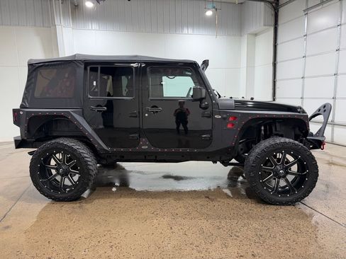 Used 2015 Jeep Wrangler Unlimited Sahara w/ Connectivity Group AWD/4WD image 4