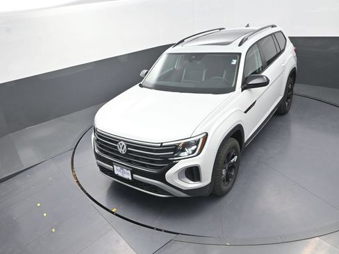 New 2026 Volkswagen Atlas Peak Edition AWD/4WD image 17