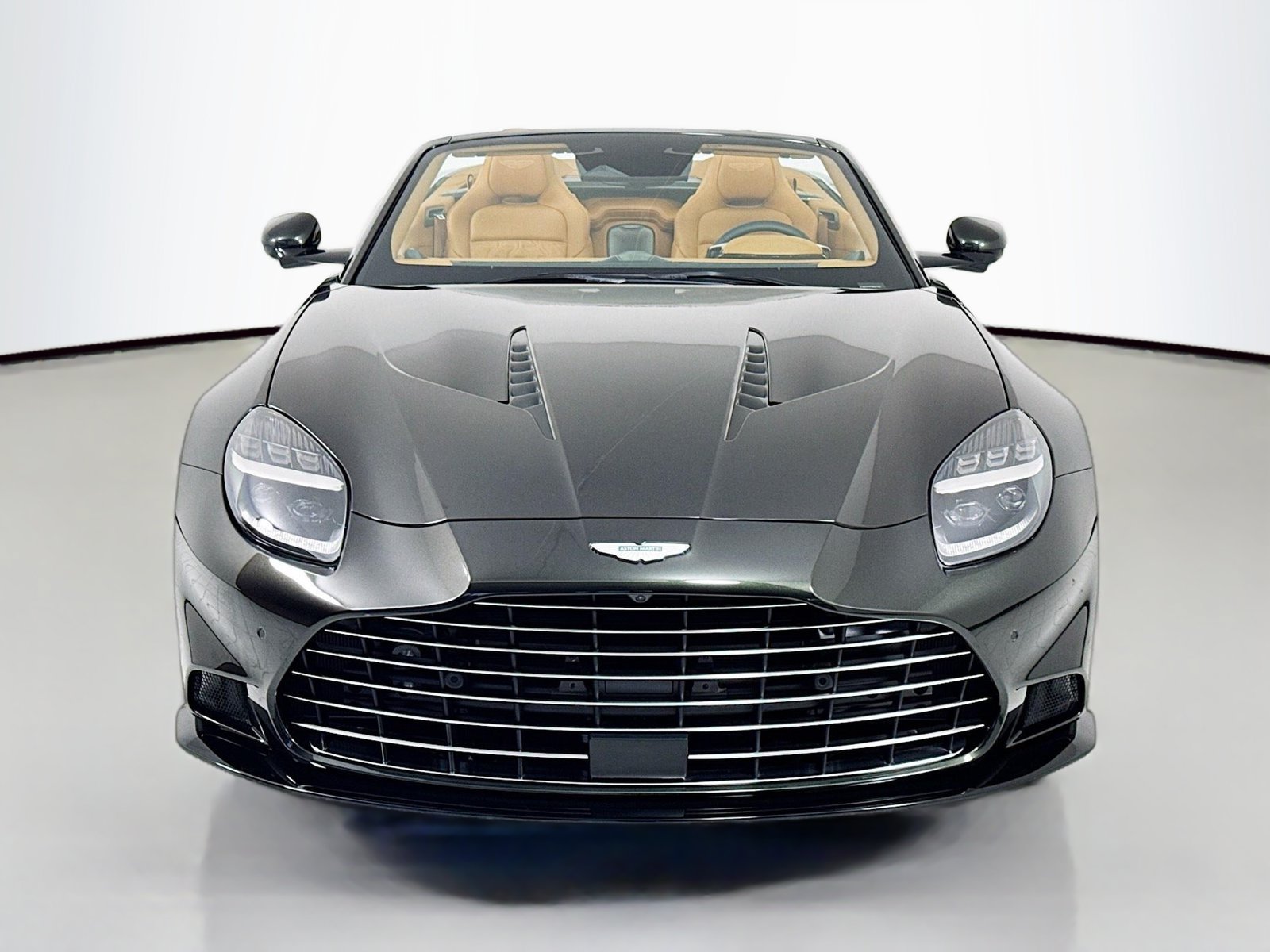 Used 2026 Aston Martin Vanquish Convertible RWD image 2
