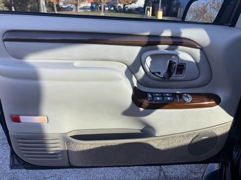 Used 2000 Cadillac Escalade 4WD image 10