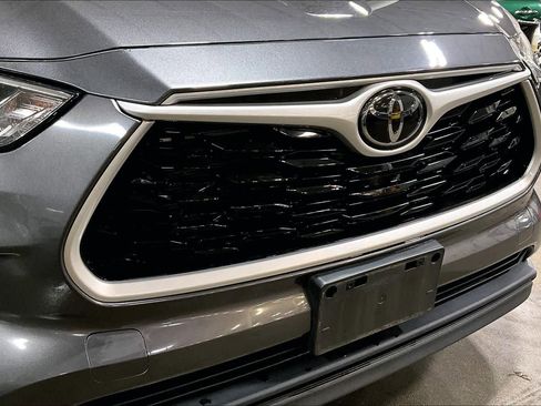 Used 2021 Toyota Highlander XLE image 30